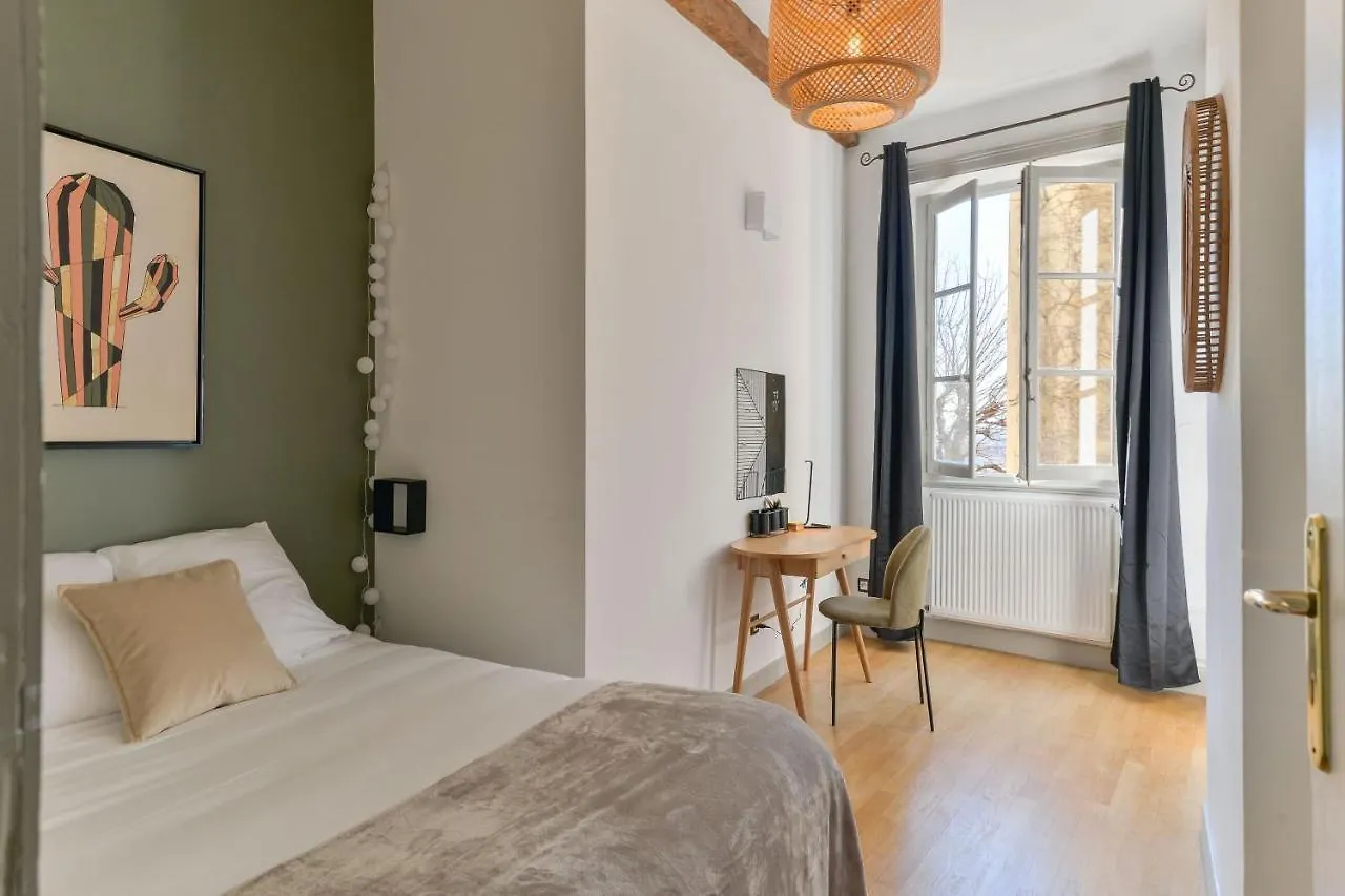 리옹 Beau Duplex Avec Jardin Et Vue 아파트